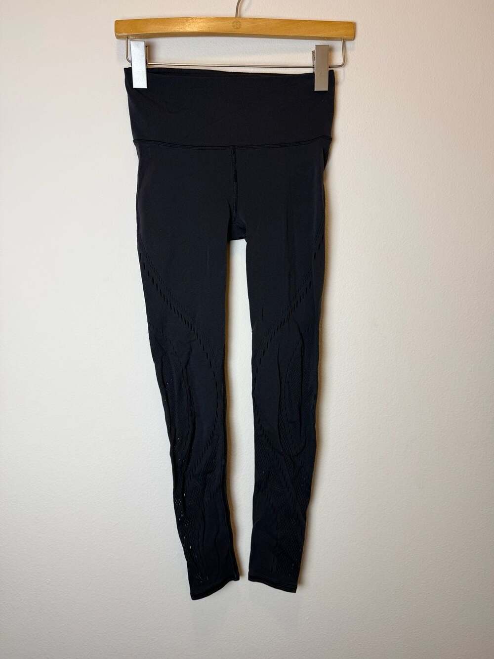 Lululemon Reveal Tight Size 6 Black Leggings